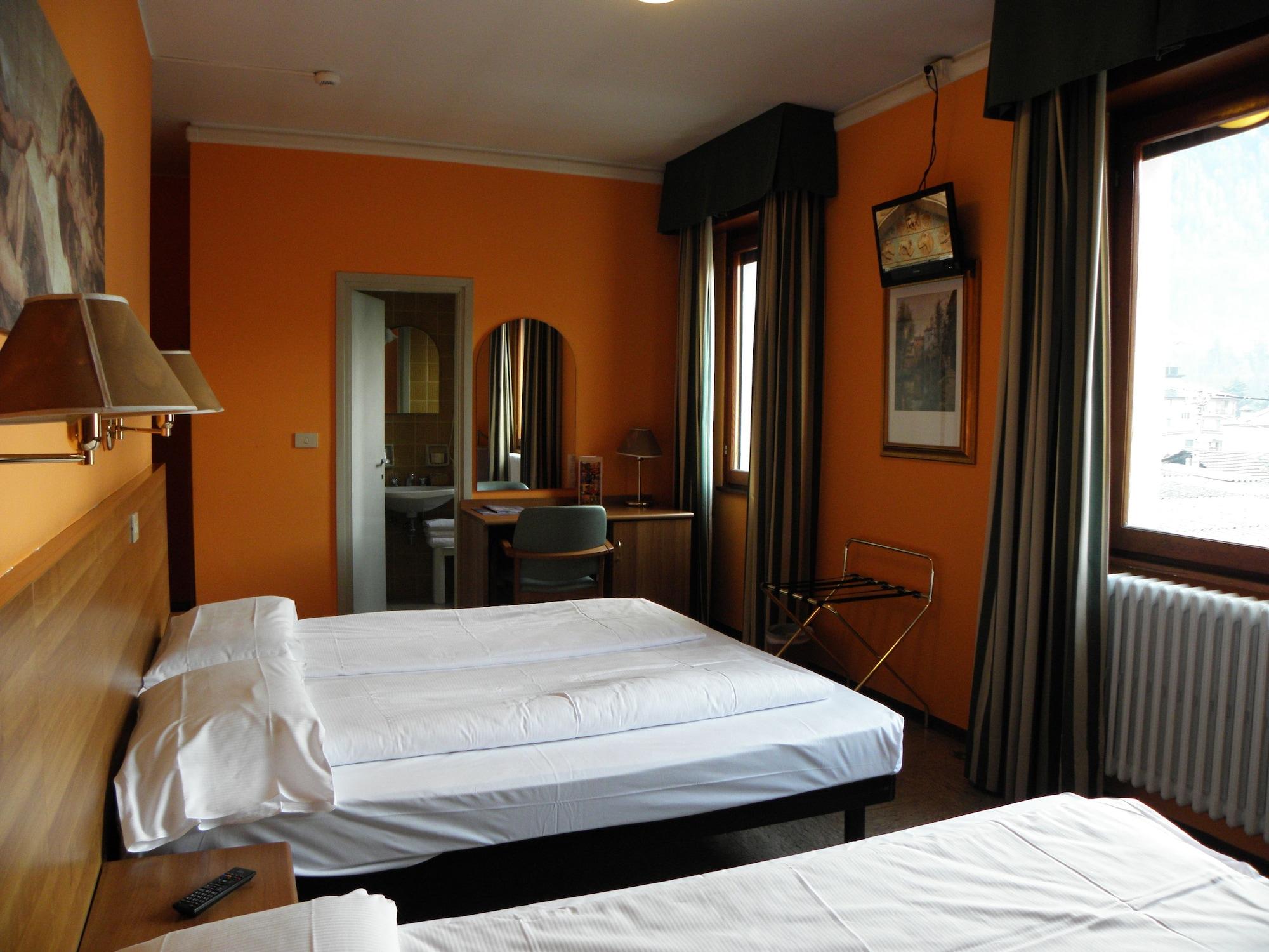 Hotel Corona ตีราโน ภายนอก รูปภาพ