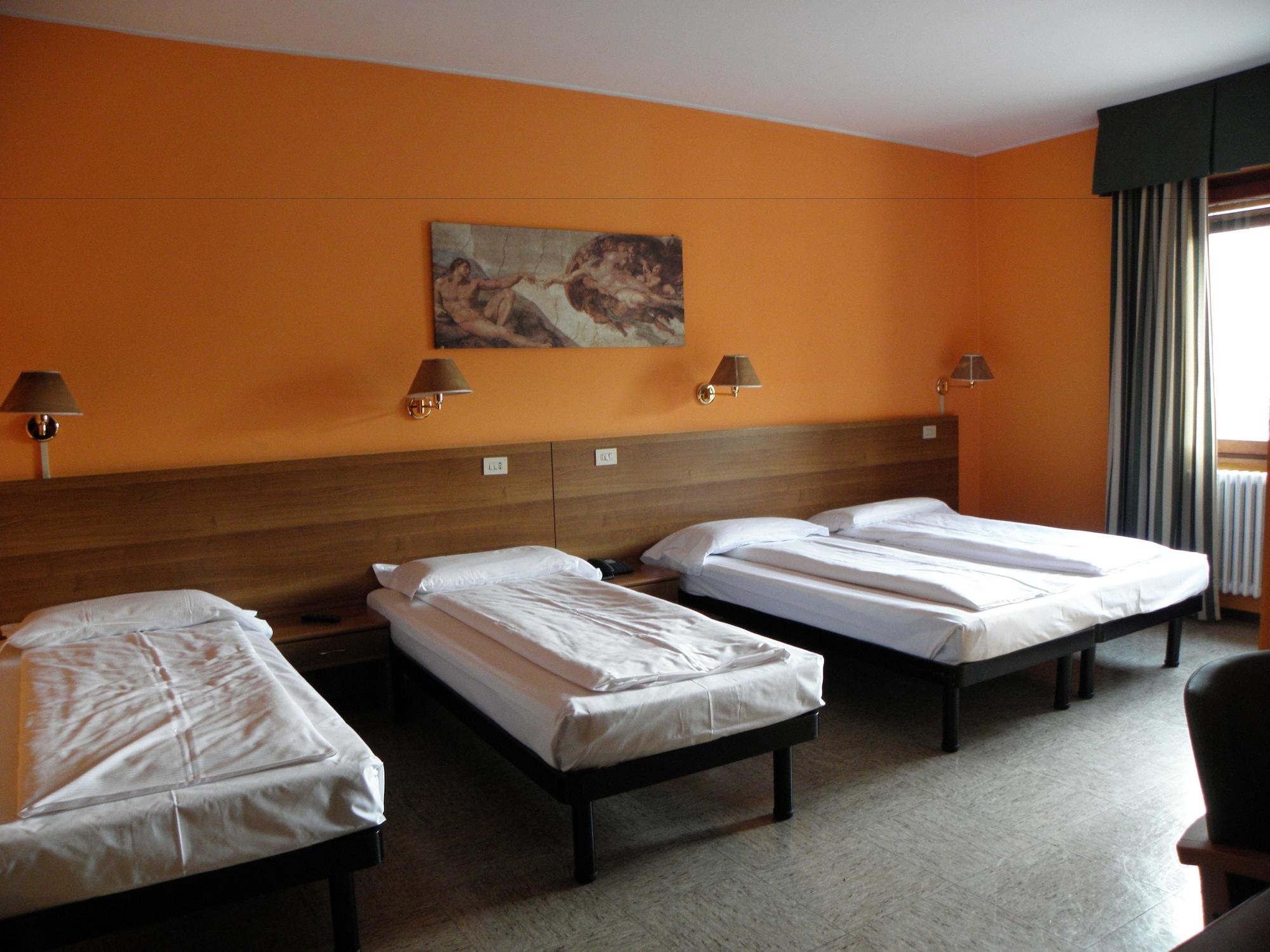 Hotel Corona ตีราโน ภายนอก รูปภาพ