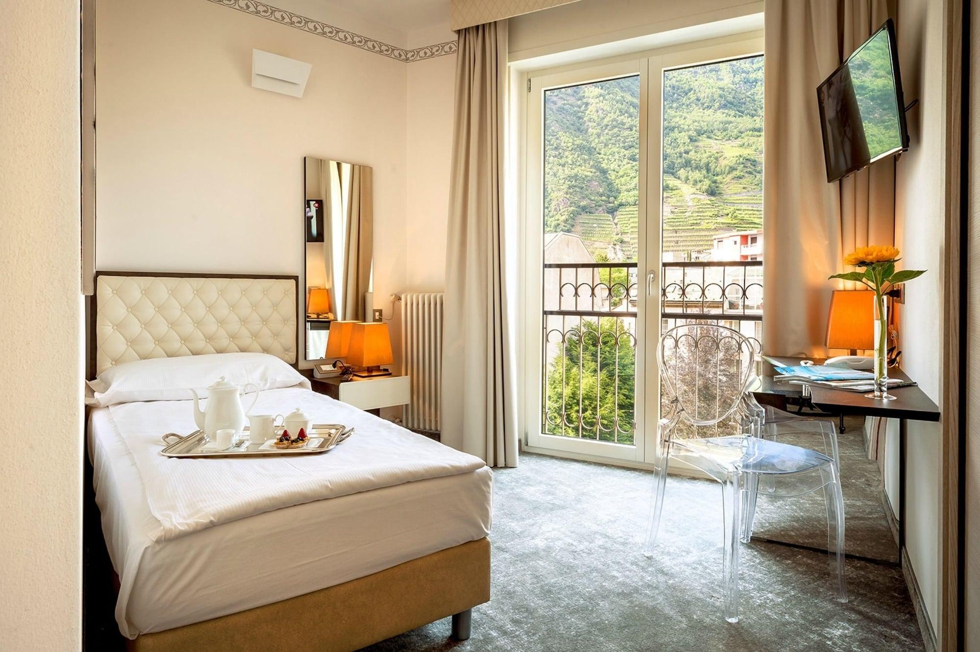 Hotel Corona ตีราโน ภายนอก รูปภาพ