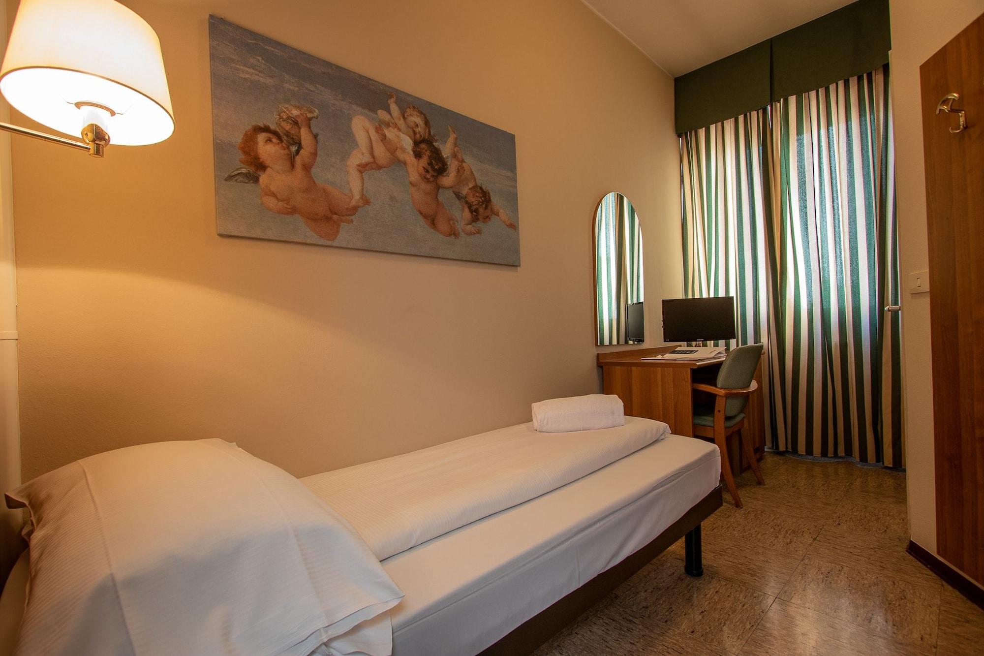 Hotel Corona ตีราโน ภายนอก รูปภาพ