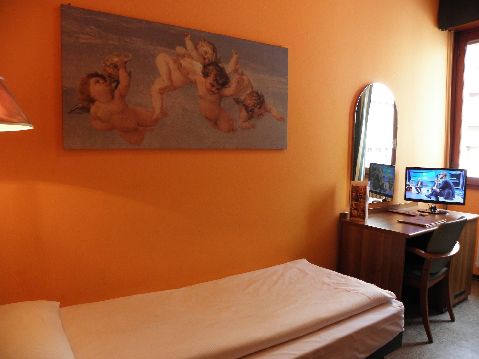 Hotel Corona ตีราโน ภายนอก รูปภาพ