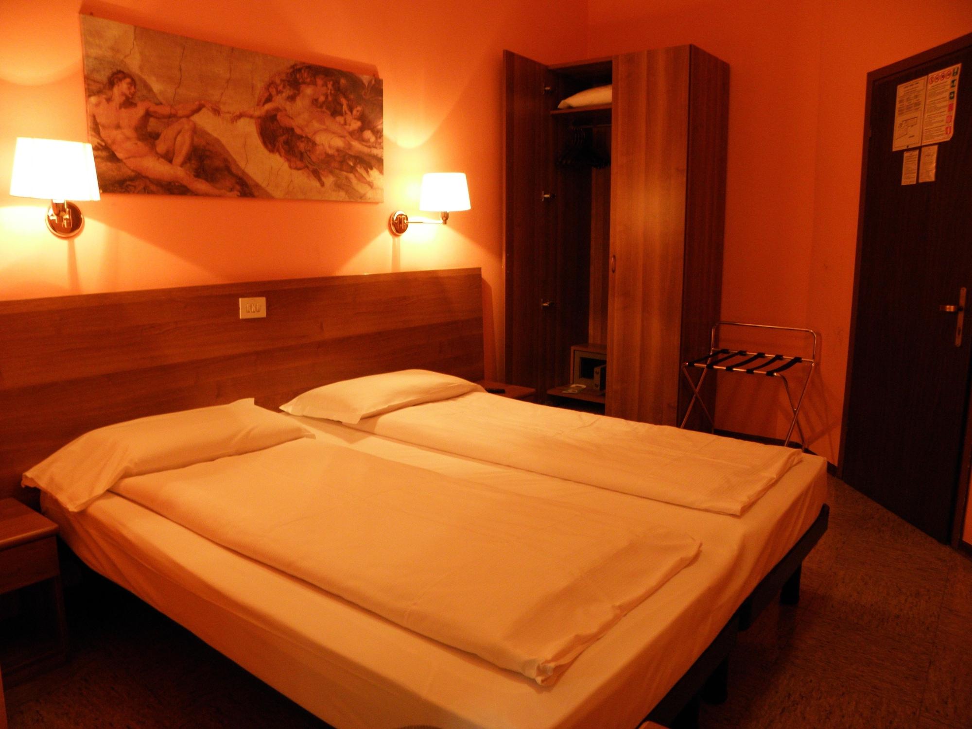Hotel Corona ตีราโน ภายนอก รูปภาพ
