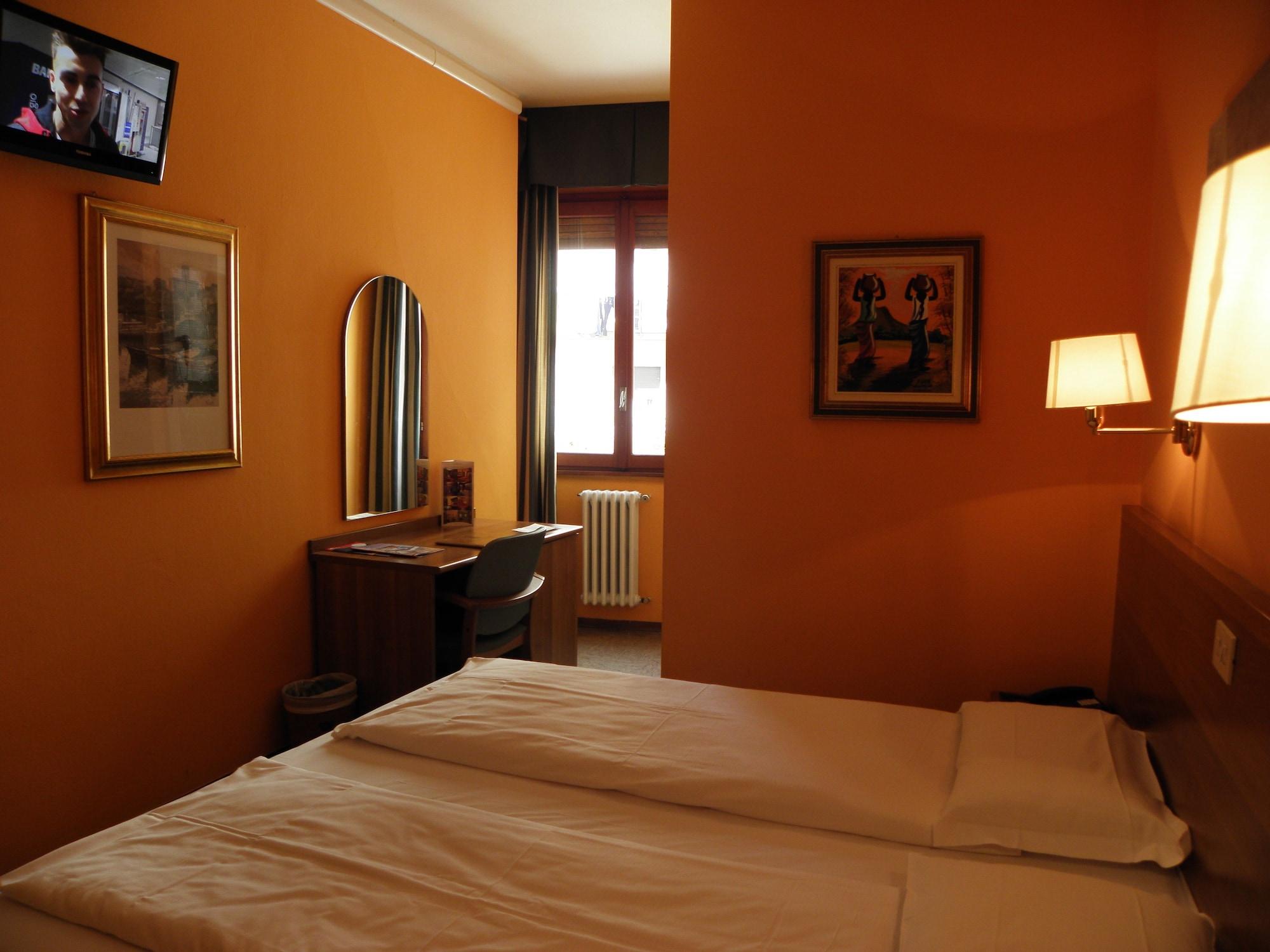 Hotel Corona ตีราโน ภายนอก รูปภาพ