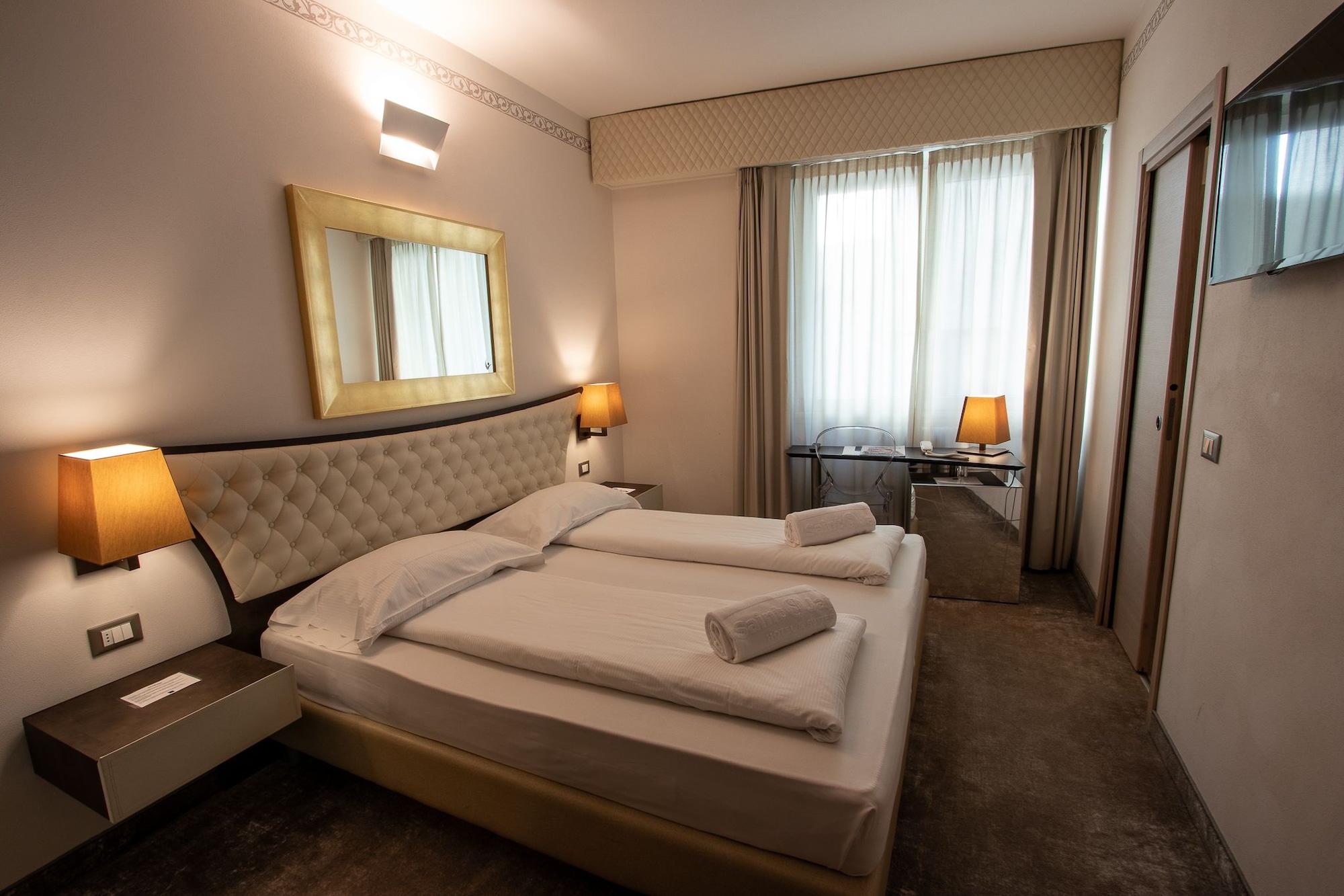 Hotel Corona ตีราโน ภายนอก รูปภาพ
