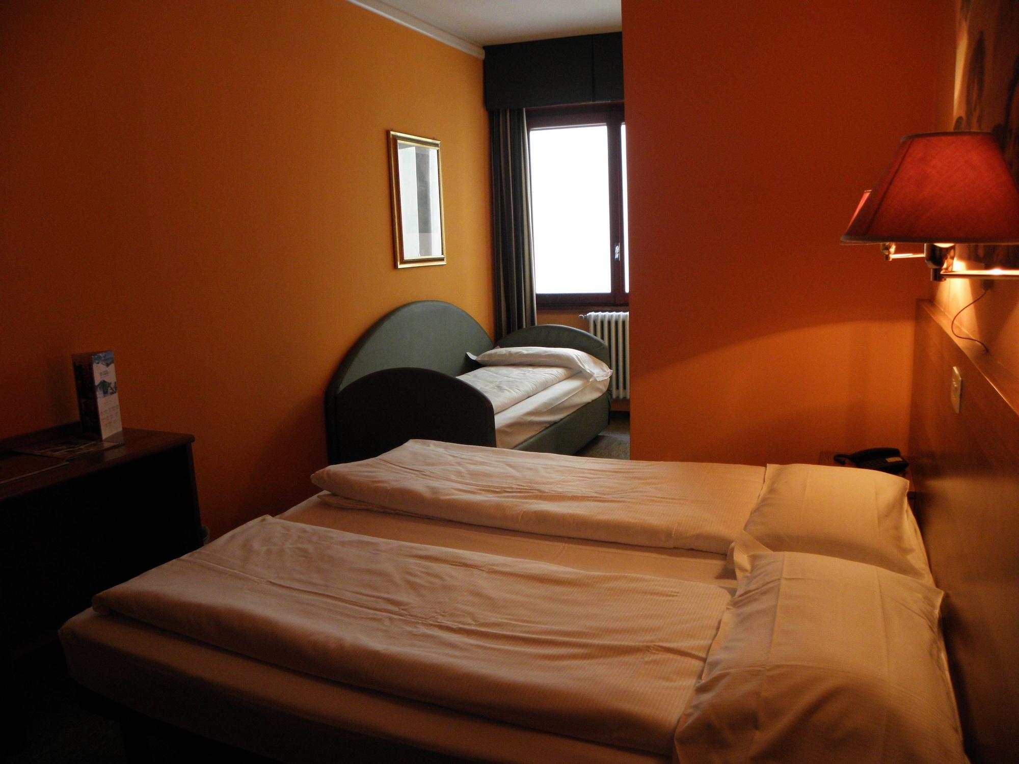 Hotel Corona ตีราโน ภายนอก รูปภาพ