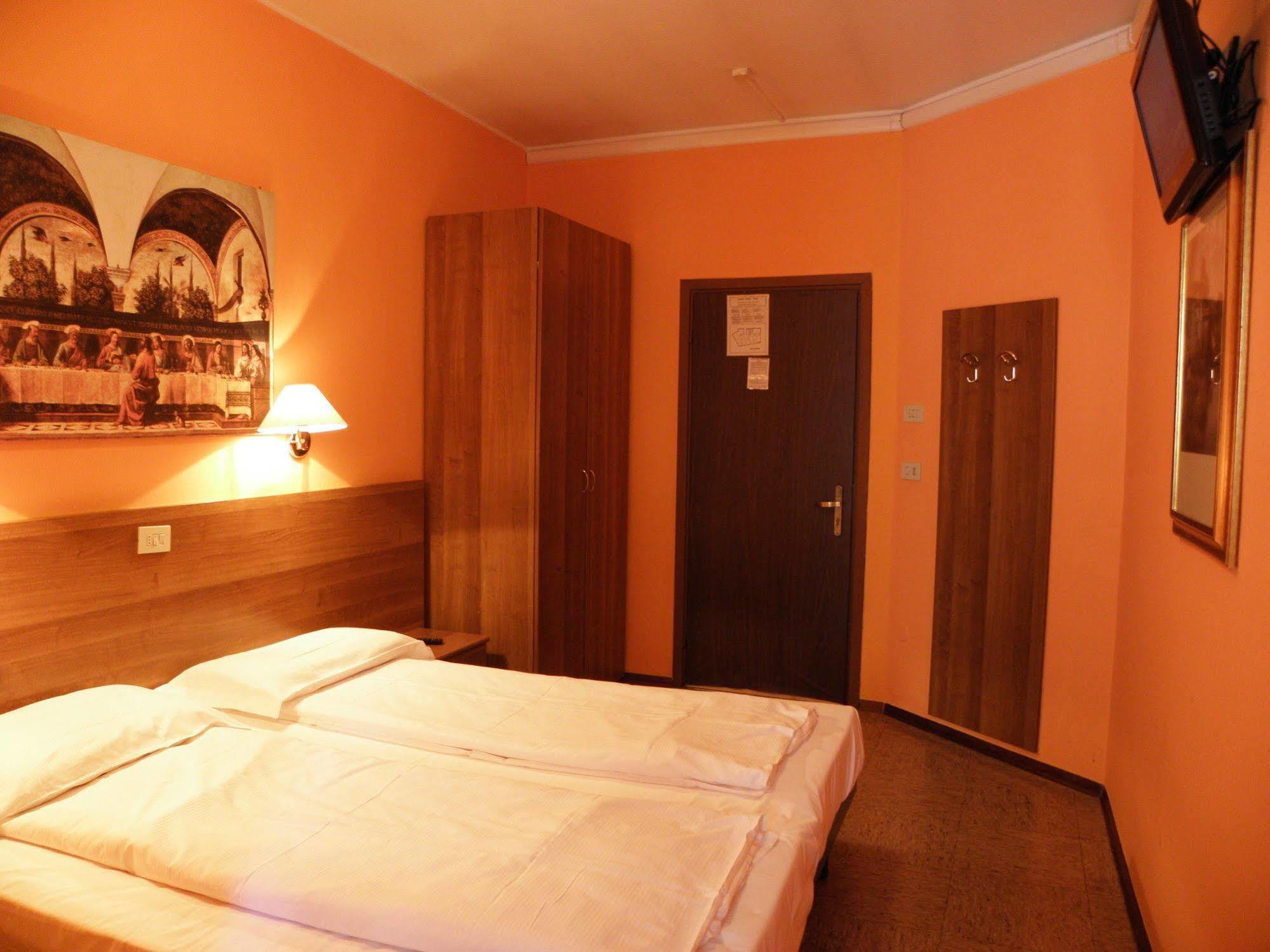 Hotel Corona ตีราโน ภายนอก รูปภาพ