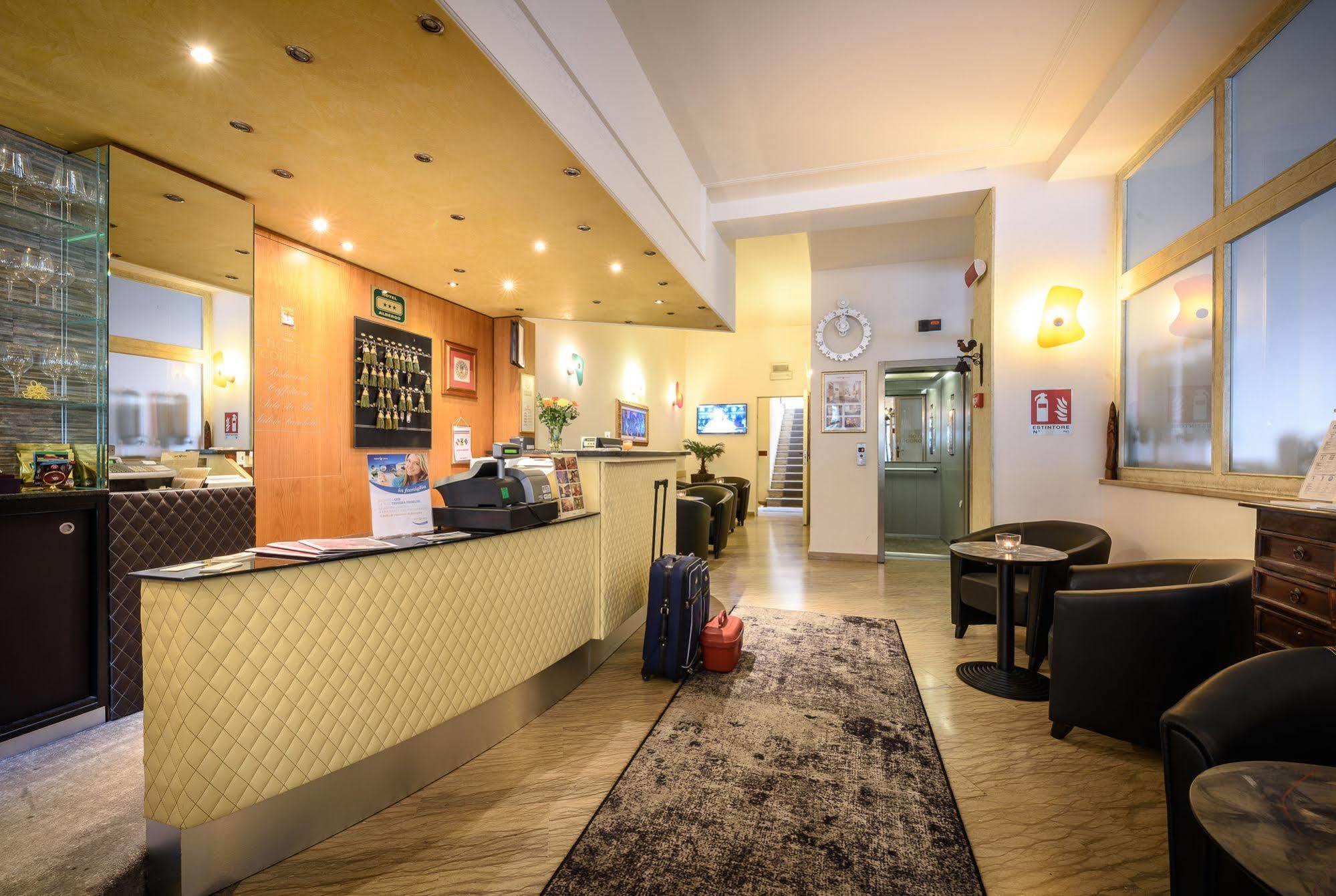 Hotel Corona ตีราโน ภายนอก รูปภาพ