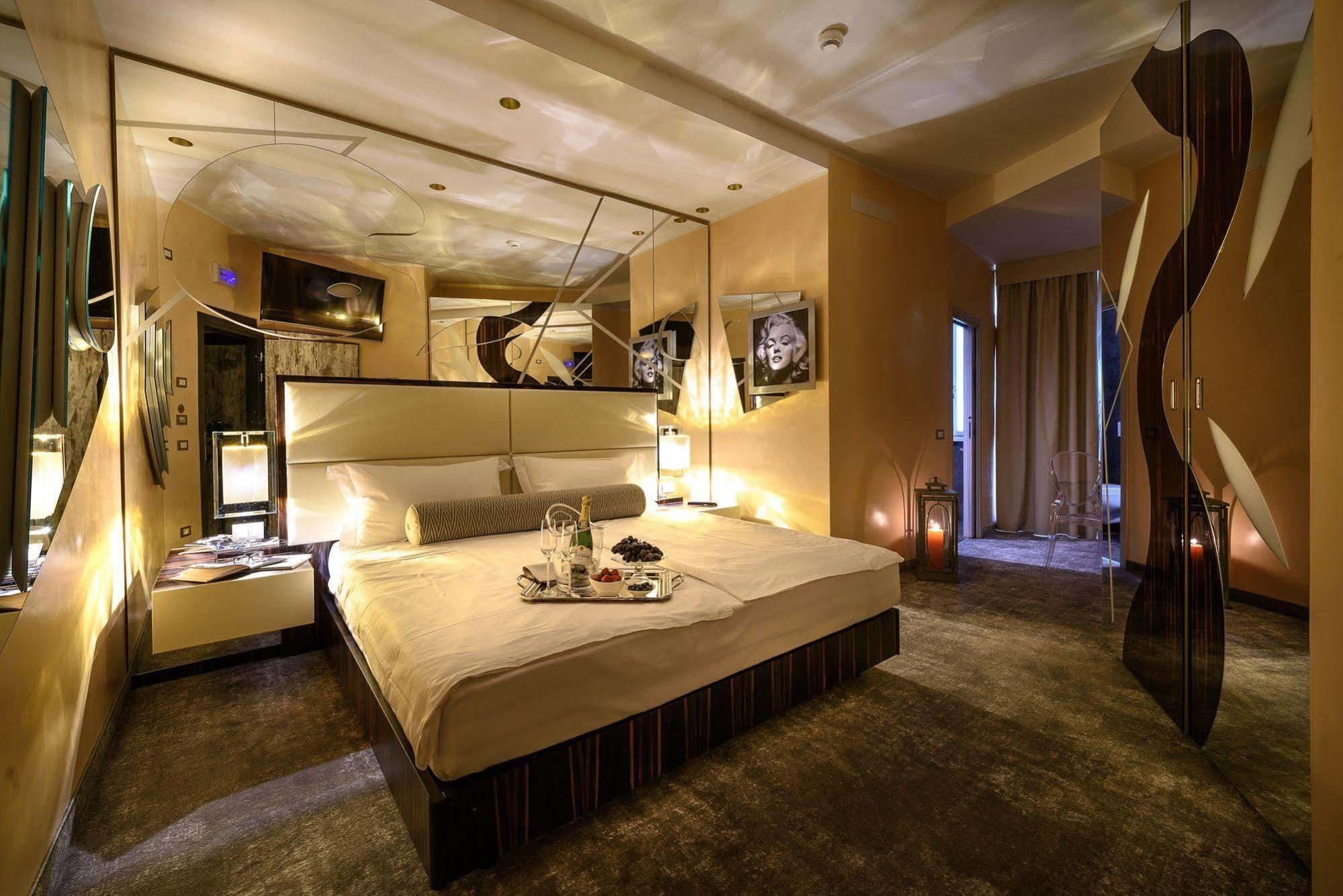 Hotel Corona ตีราโน ภายนอก รูปภาพ