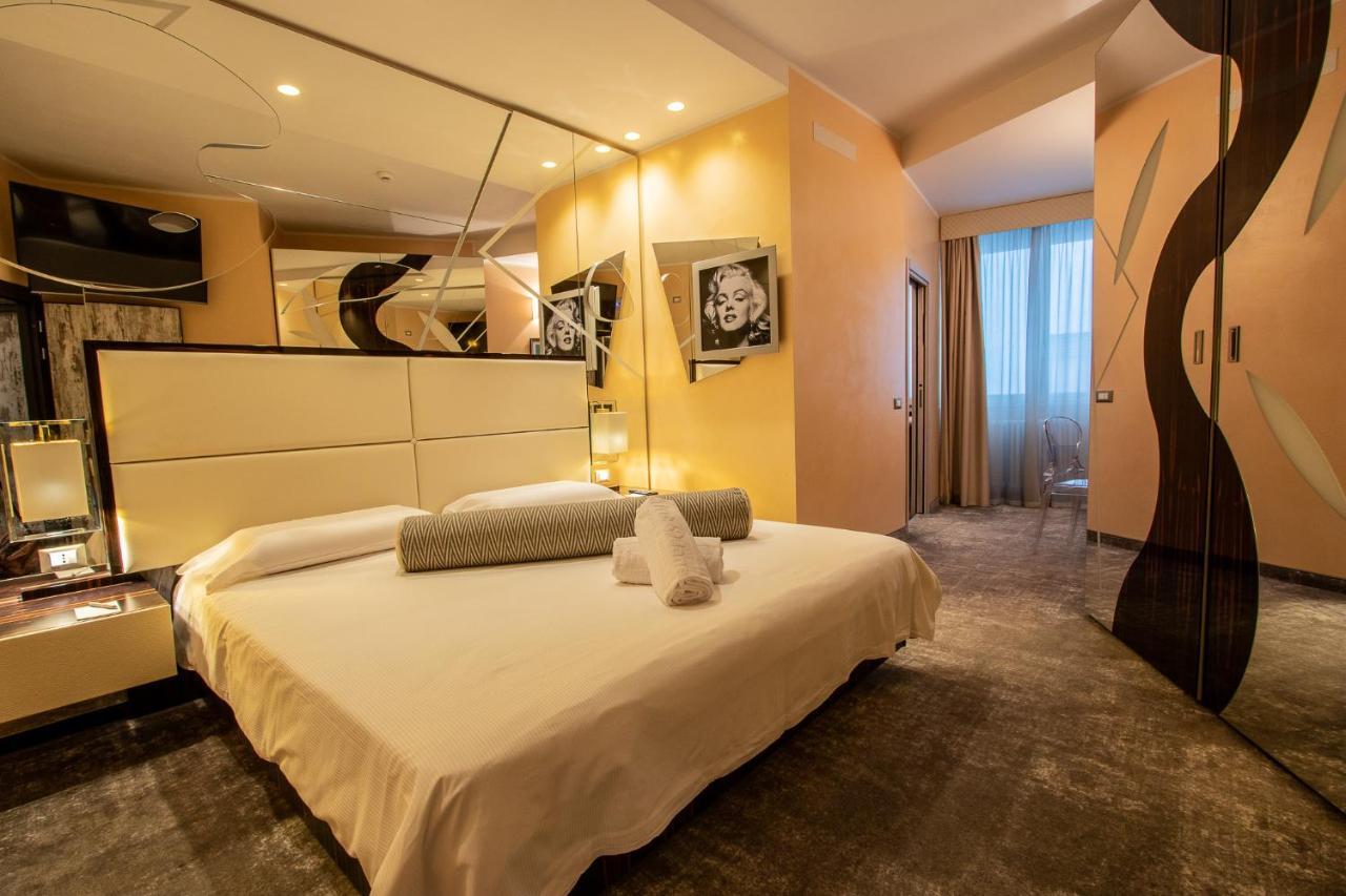 Hotel Corona ตีราโน ภายนอก รูปภาพ