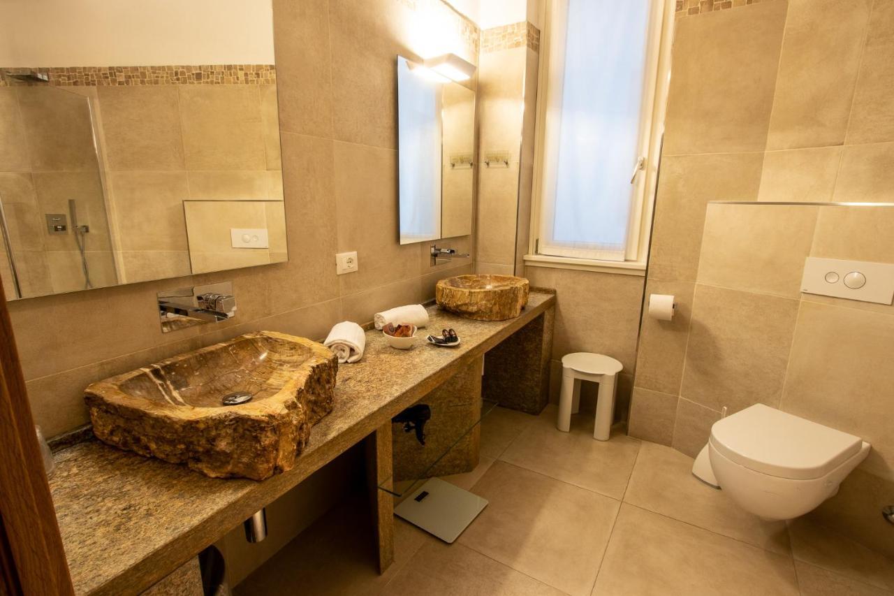 Hotel Corona ตีราโน ภายนอก รูปภาพ