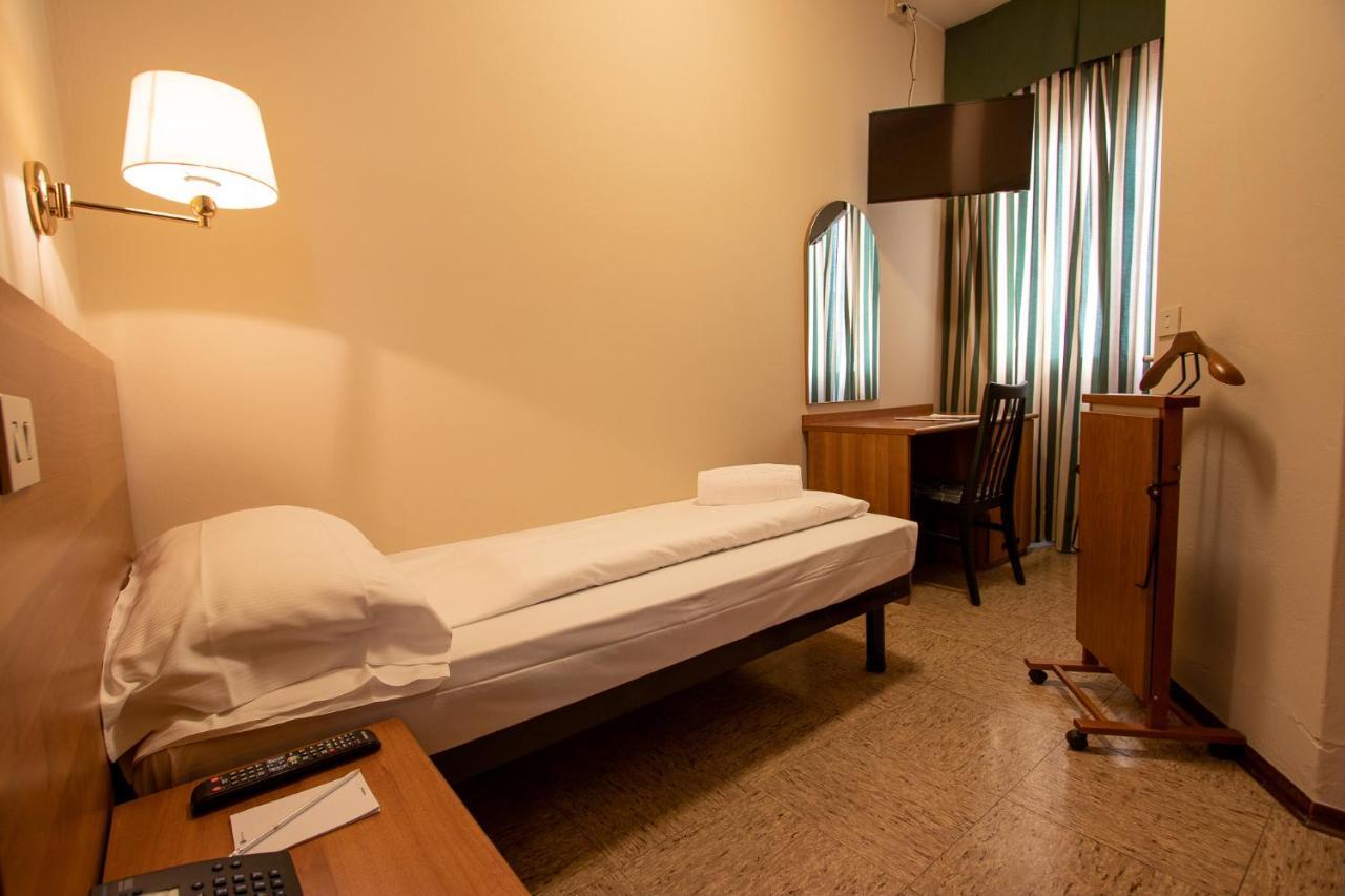 Hotel Corona ตีราโน ภายนอก รูปภาพ