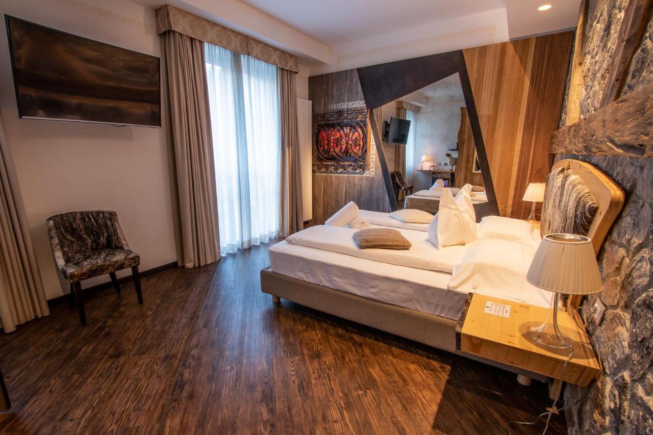 Hotel Corona ตีราโน ภายนอก รูปภาพ